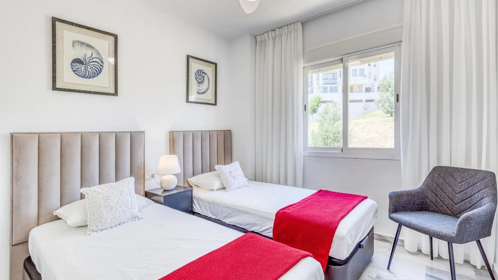 Hanami Puerta Del Mar 2 إِستيبونا 0*,  إسبانيا